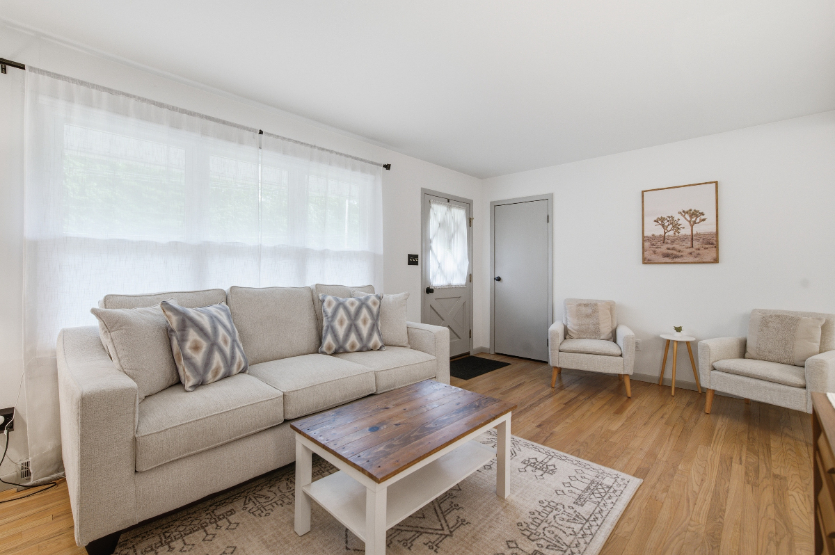 Saratoga Springs Mid-Century Ranch - Photo 2