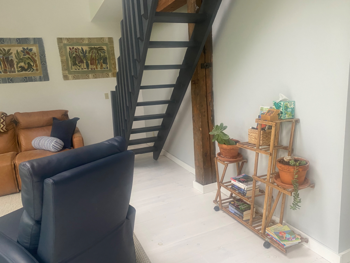 Fantastic location, amazing views, bight space with amazing views - Photo 9
