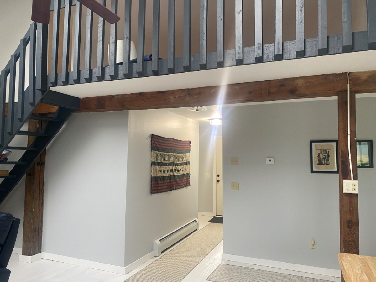 Fantastic location, amazing views, bight space with amazing views - Photo 5