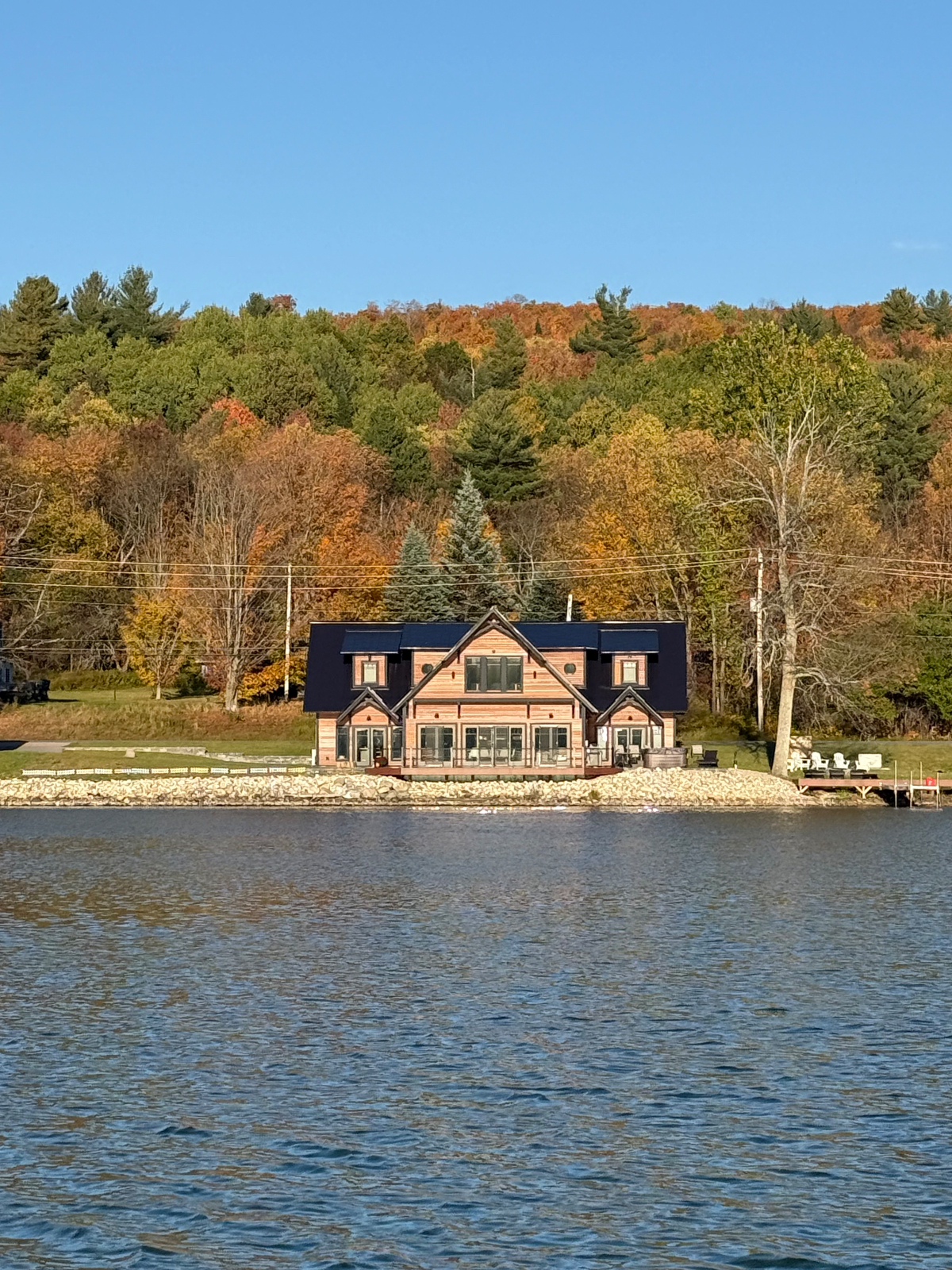 Beautiful furnished room available in newly built, Lakeside home - Photo 9