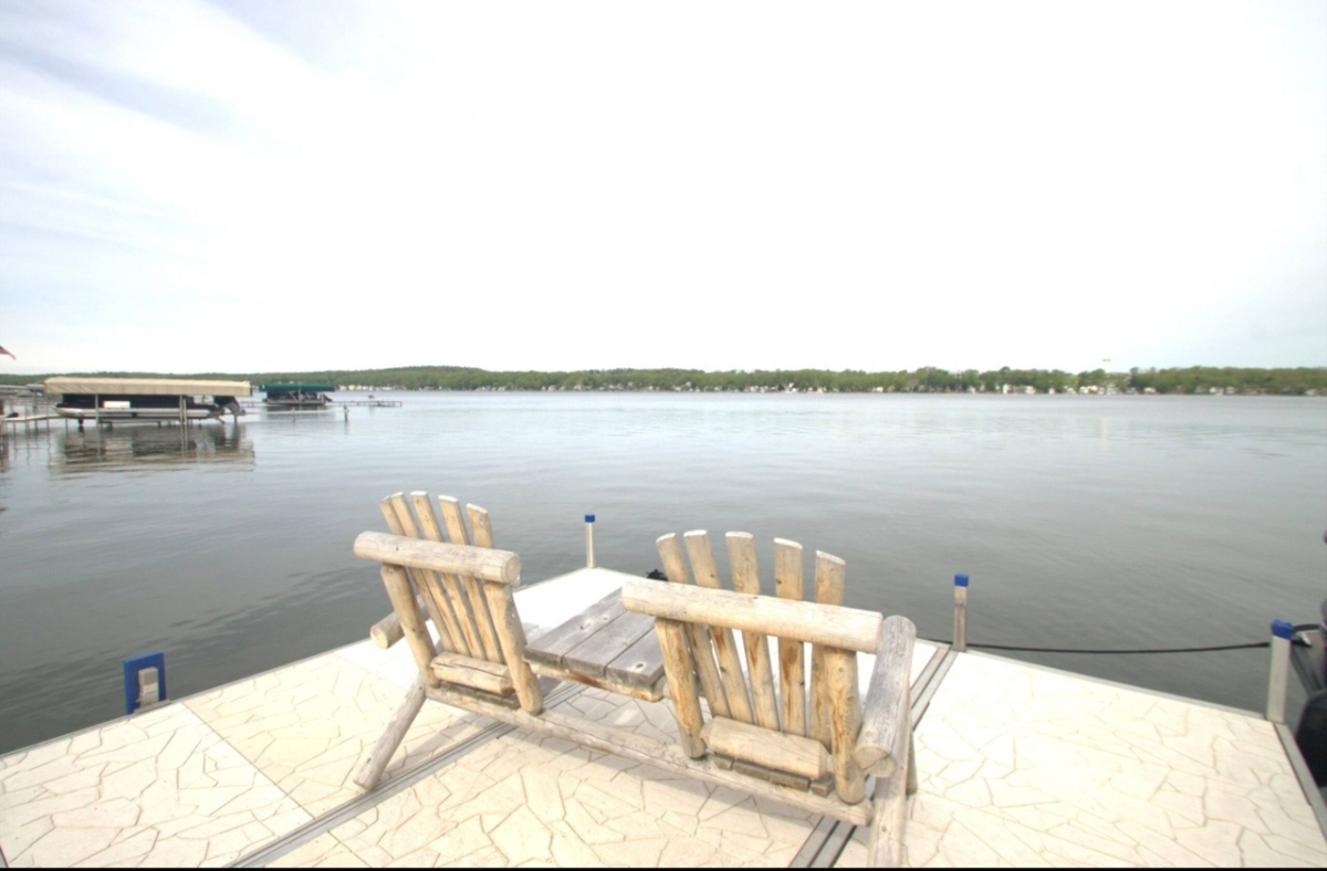 Lake Home - Photo 2