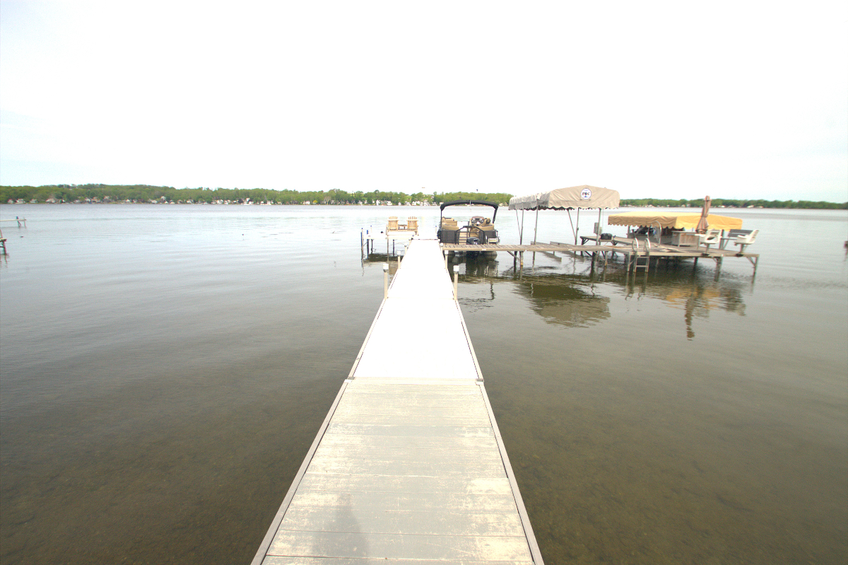 Lake Home - Photo 3