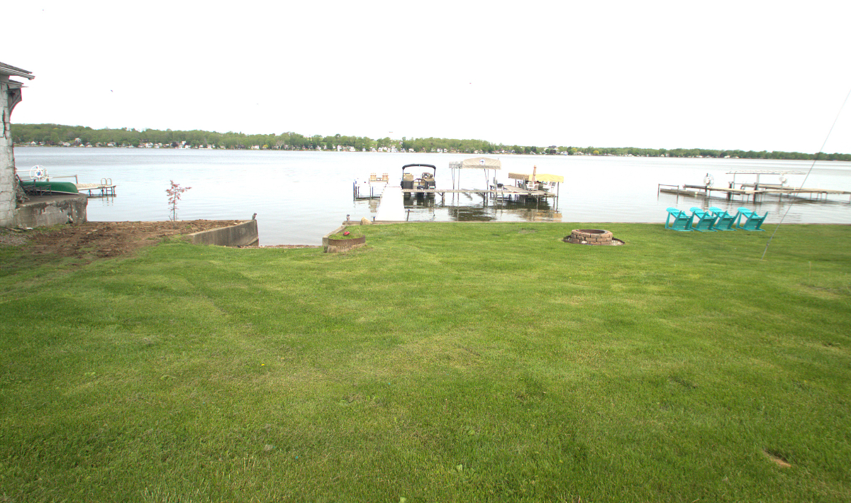 Lake Home - Photo 4