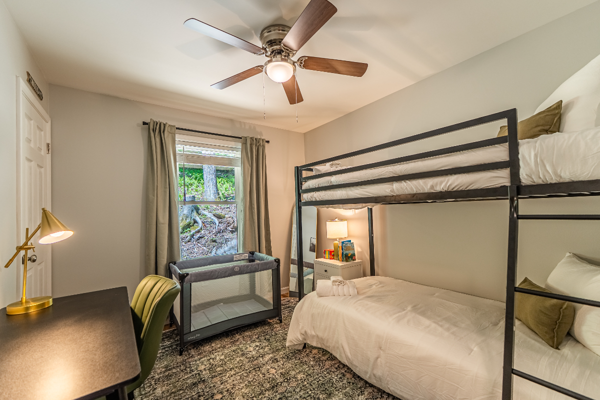 Modern 3BR Cabin near NRG & Fayetteville/Summersville Hospitals - Photo 6