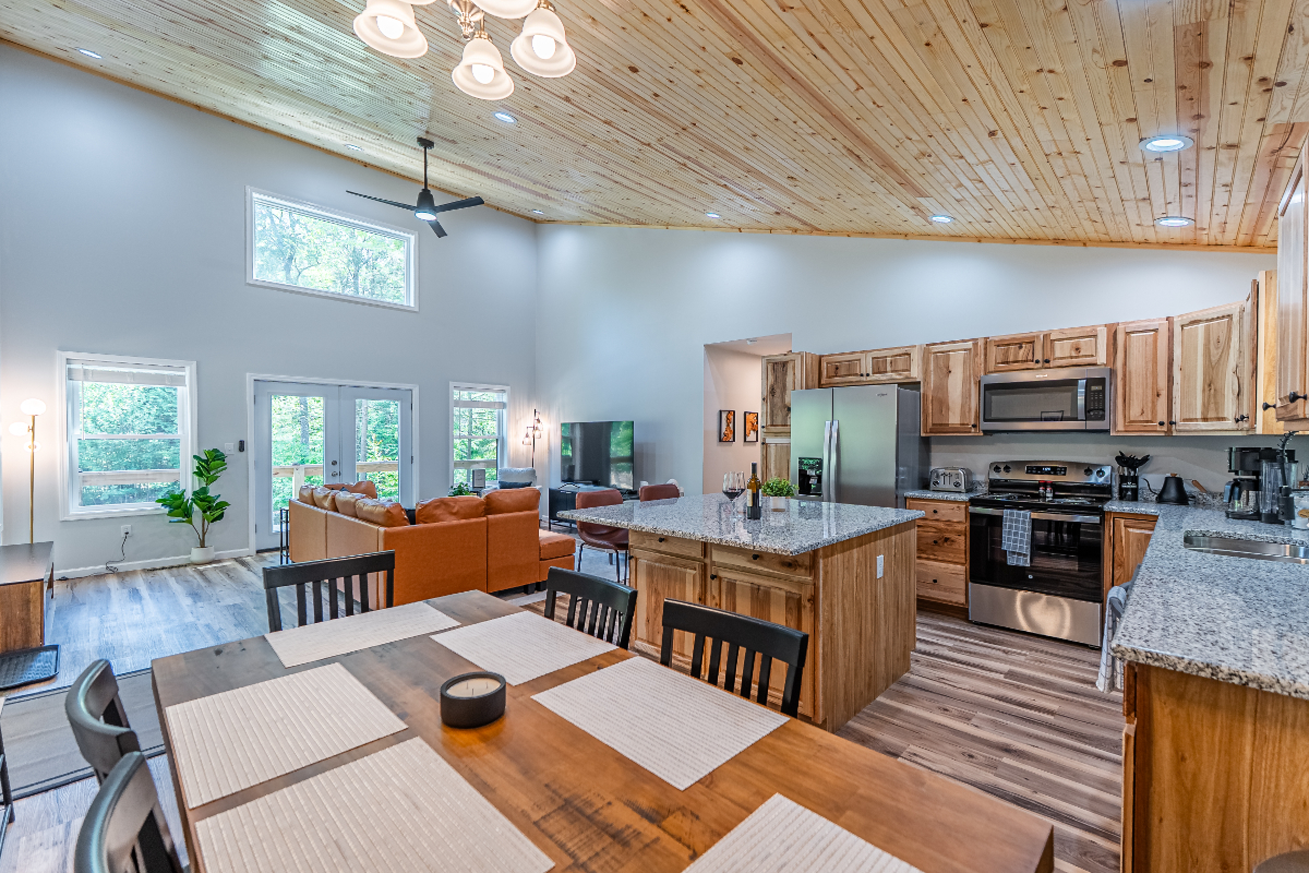 Modern 3BR Cabin near NRG & Fayetteville/Summersville Hospitals - Photo 2