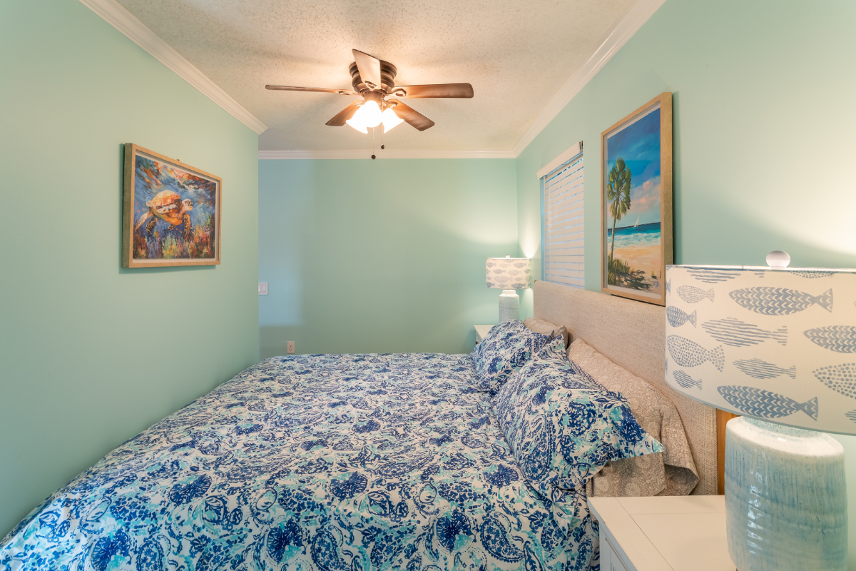 Coastal Cottage With Its Own Backyard & Parking - Photo 8