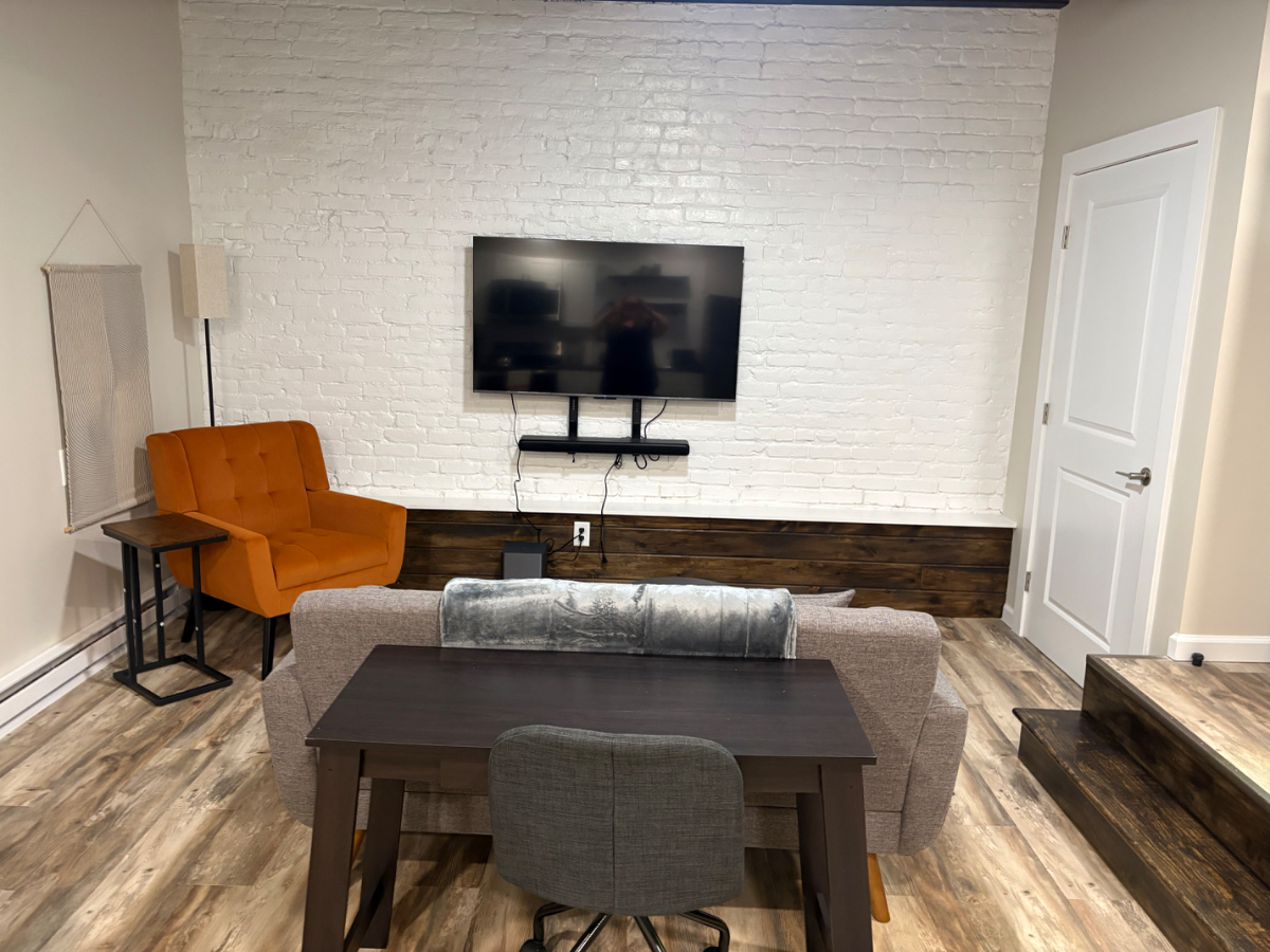 Charming Fully Renovated Carriage House (W/D and Patio) - Photo 1