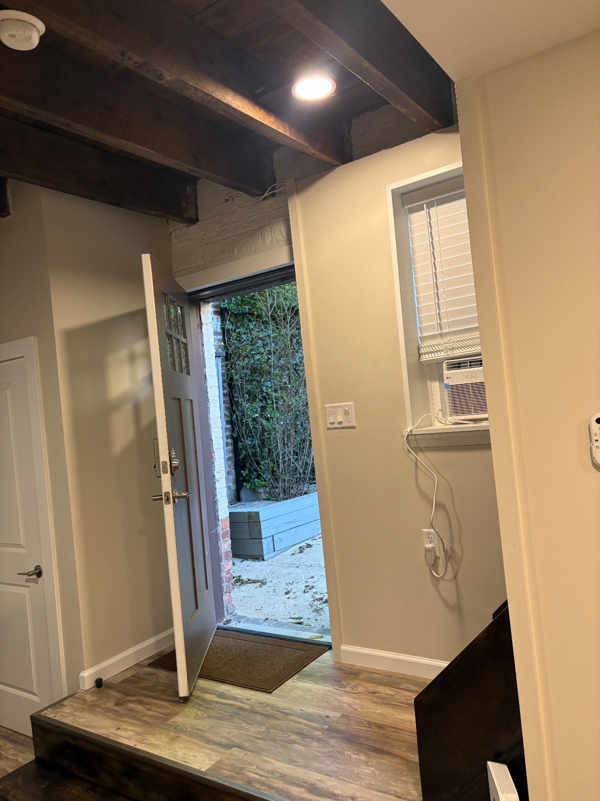 Charming Fully Renovated Carriage House (W/D and Patio) - Photo 3