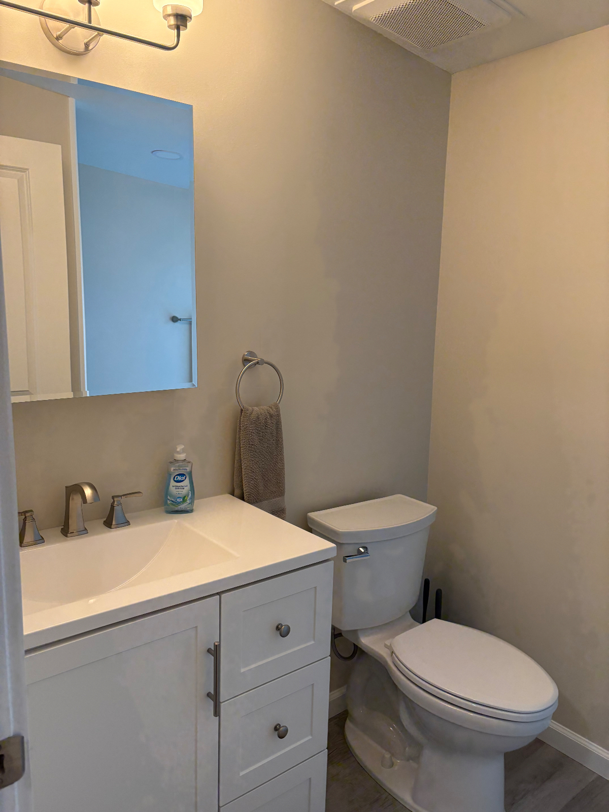 Charming Fully Renovated Carriage House (W/D and Patio) - Photo 10