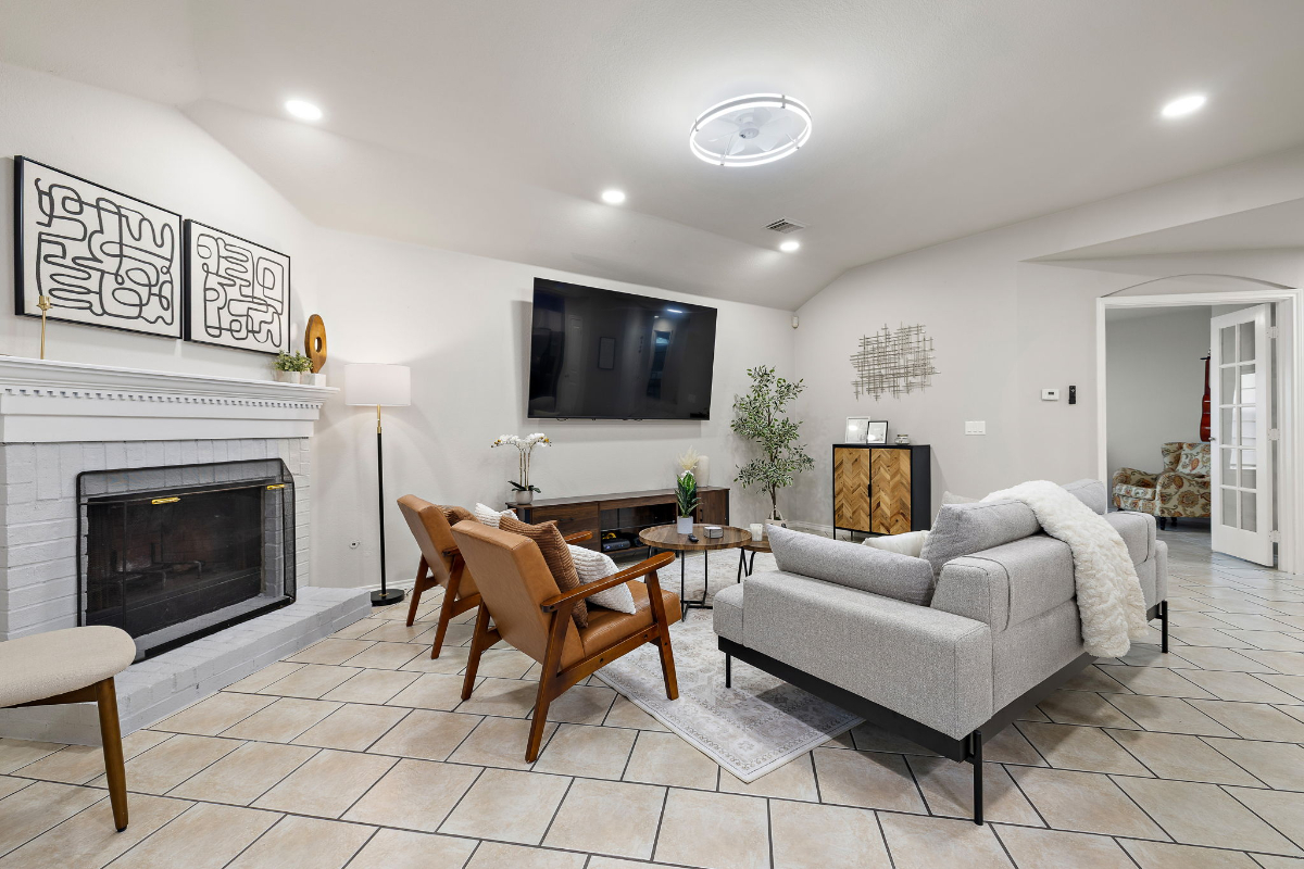 Renovated & Furnished 3BR/2BA + Office | Walk to Top Schools & Milburn Park - Photo 4