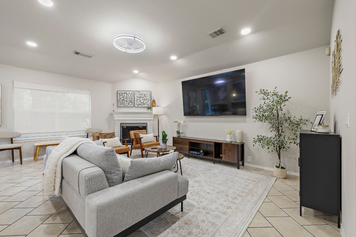 Renovated & Furnished 3BR/2BA + Office | Walk to Top Schools & Milburn Park - Photo 2