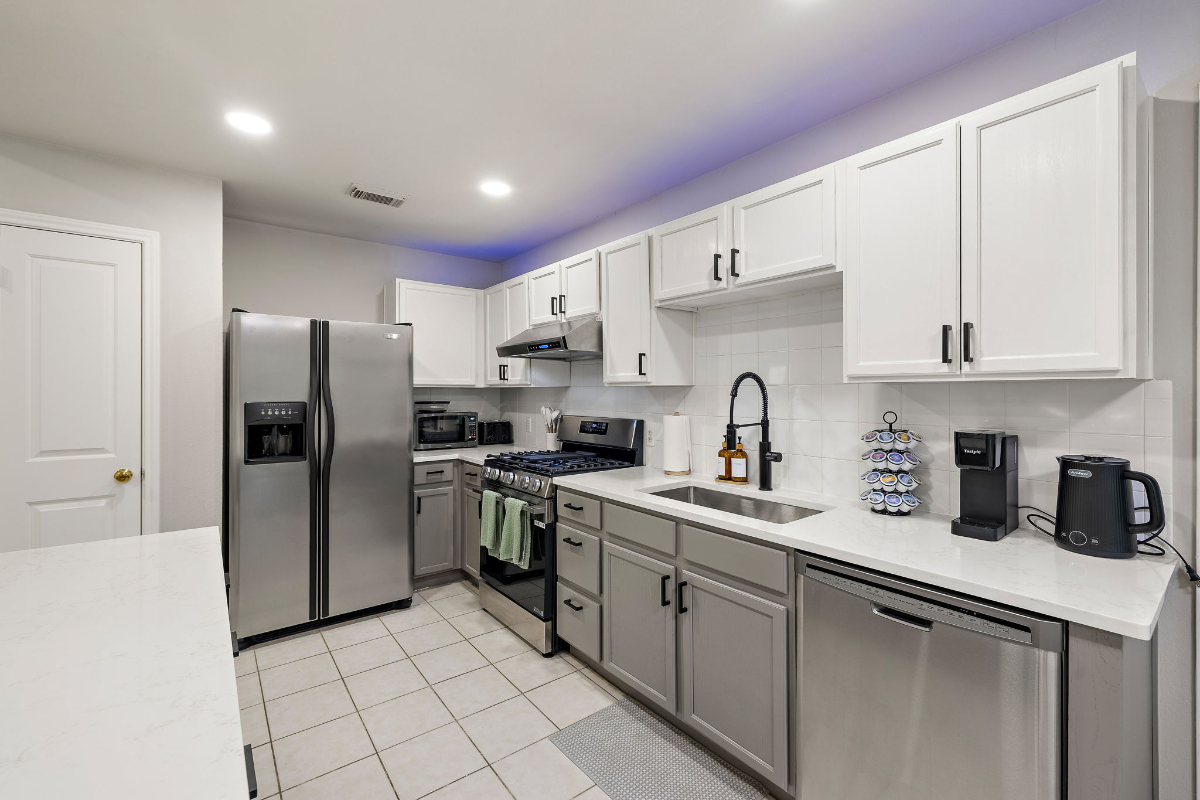 Renovated & Furnished 3BR/2BA + Office | Walk to Top Schools & Milburn Park - Photo 8