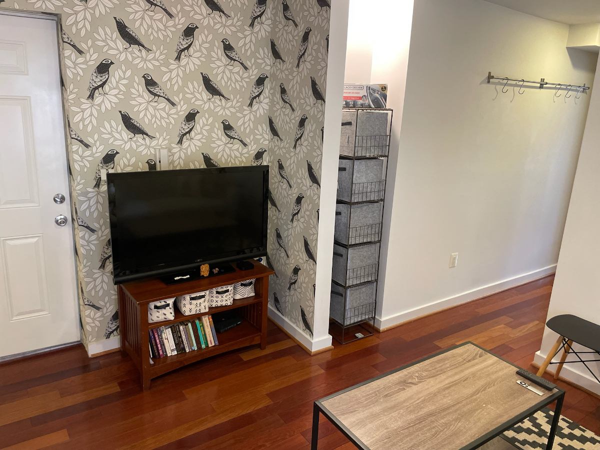 Cozy, remodeled 1 Bed 1 Bath - Photo 4