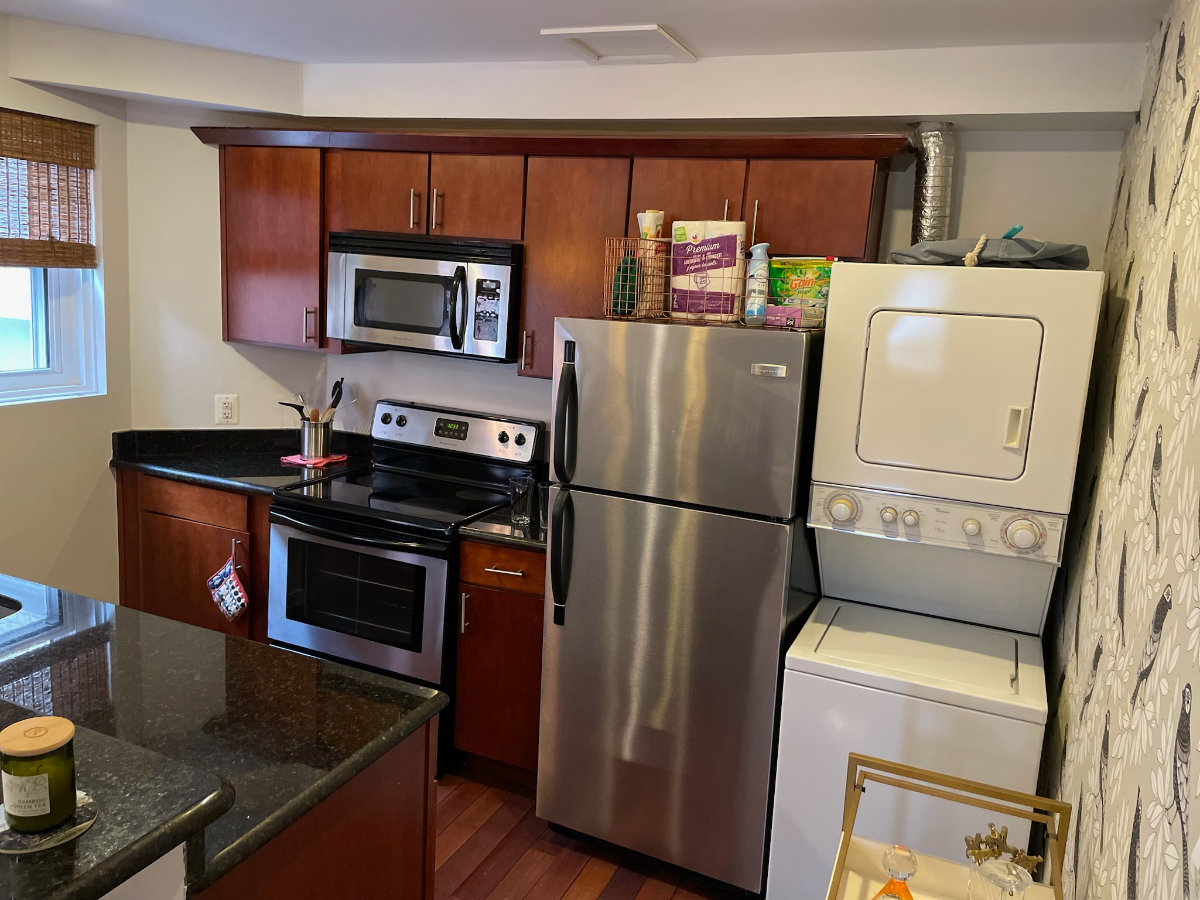 Cozy, remodeled 1 Bed 1 Bath - Photo 2