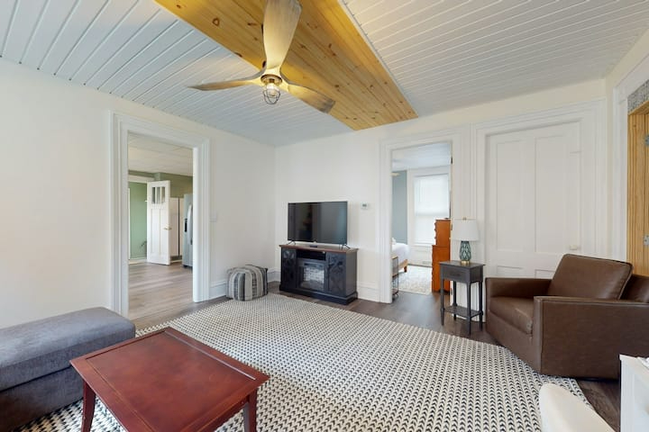 Refurbished First Floor Home Near CMAC, Canandaigua Lake, And Major Medical Centers - Photo 2