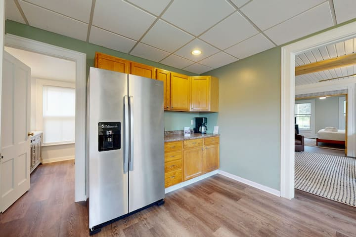 Refurbished First Floor Home Near CMAC, Canandaigua Lake, And Major Medical Centers - Photo 9