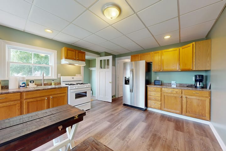 Refurbished First Floor Home Near CMAC, Canandaigua Lake, And Major Medical Centers - Photo 8