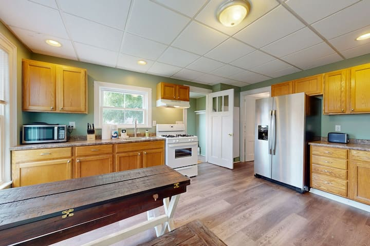 Refurbished First Floor Home Near CMAC, Canandaigua Lake, And Major Medical Centers - Photo 7