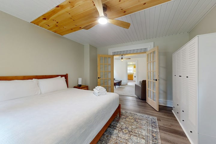 Refurbished First Floor Home Near CMAC, Canandaigua Lake, And Major Medical Centers - Photo 12