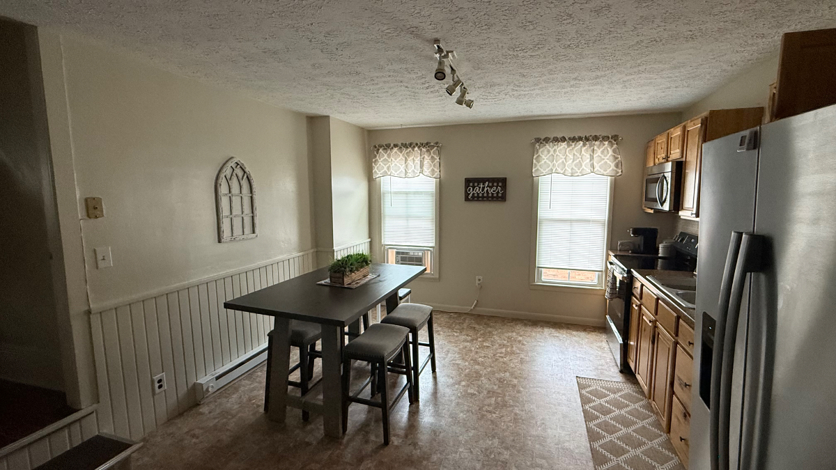 Refurbished First Floor Home Near CMAC, Canandaigua Lake, And Major Medical Centers - Photo 10
