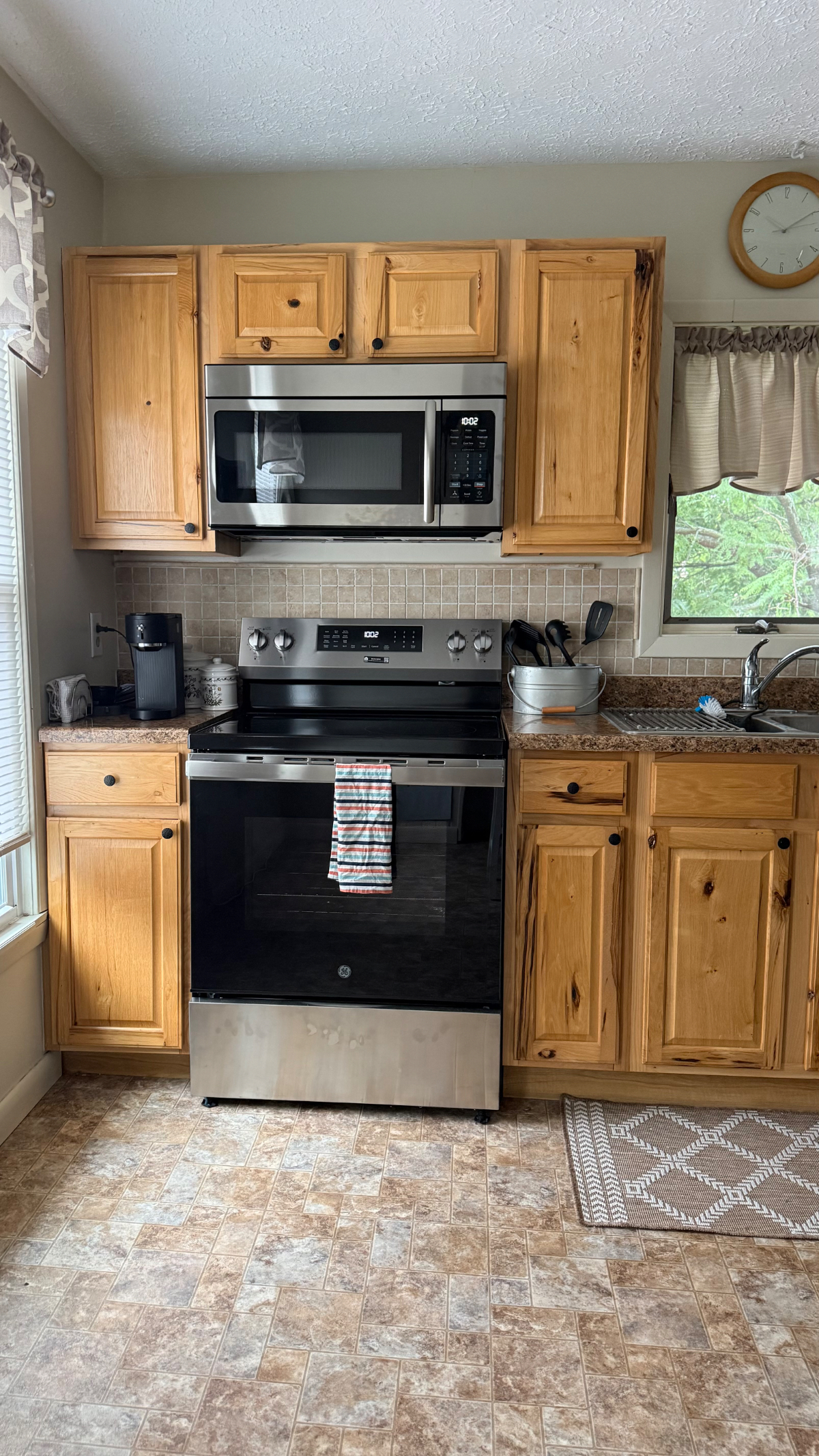 Refurbished First Floor Home Near CMAC, Canandaigua Lake, And Major Medical Centers - Photo 9