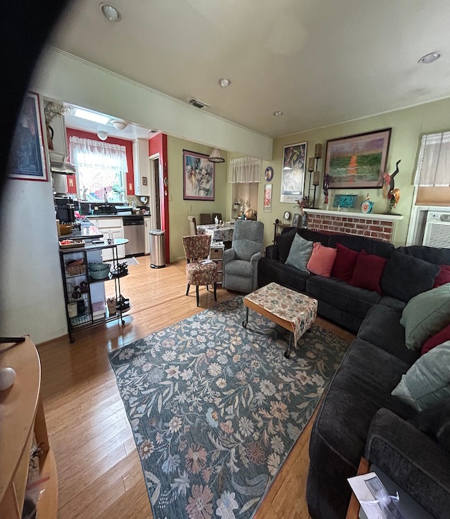 Beautiful airy West L.A. family home available for up to 3 months starting mid-Sept - Photo 1