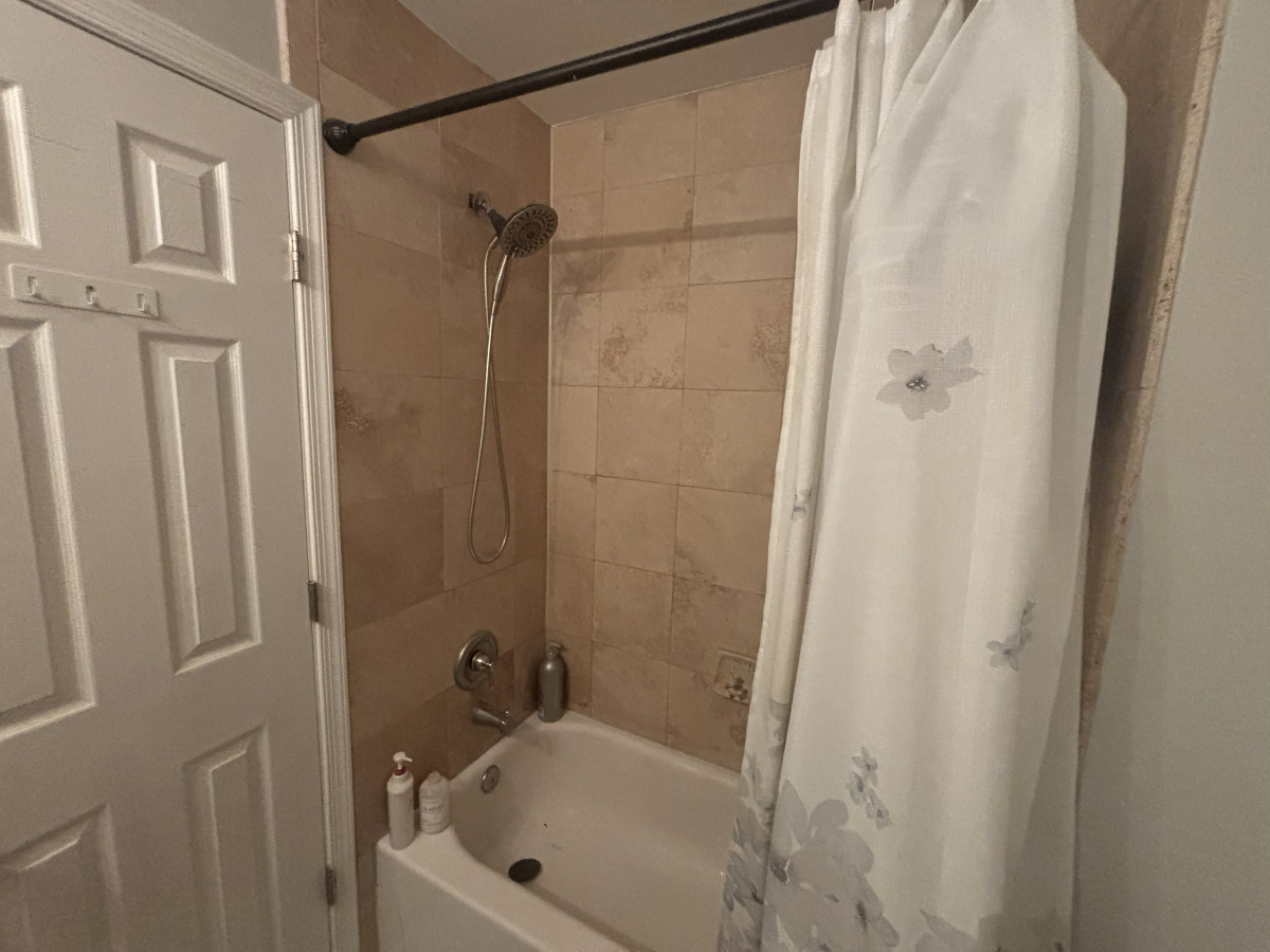 Room available in DC, 5 minutes from the Metro station! - Photo 3