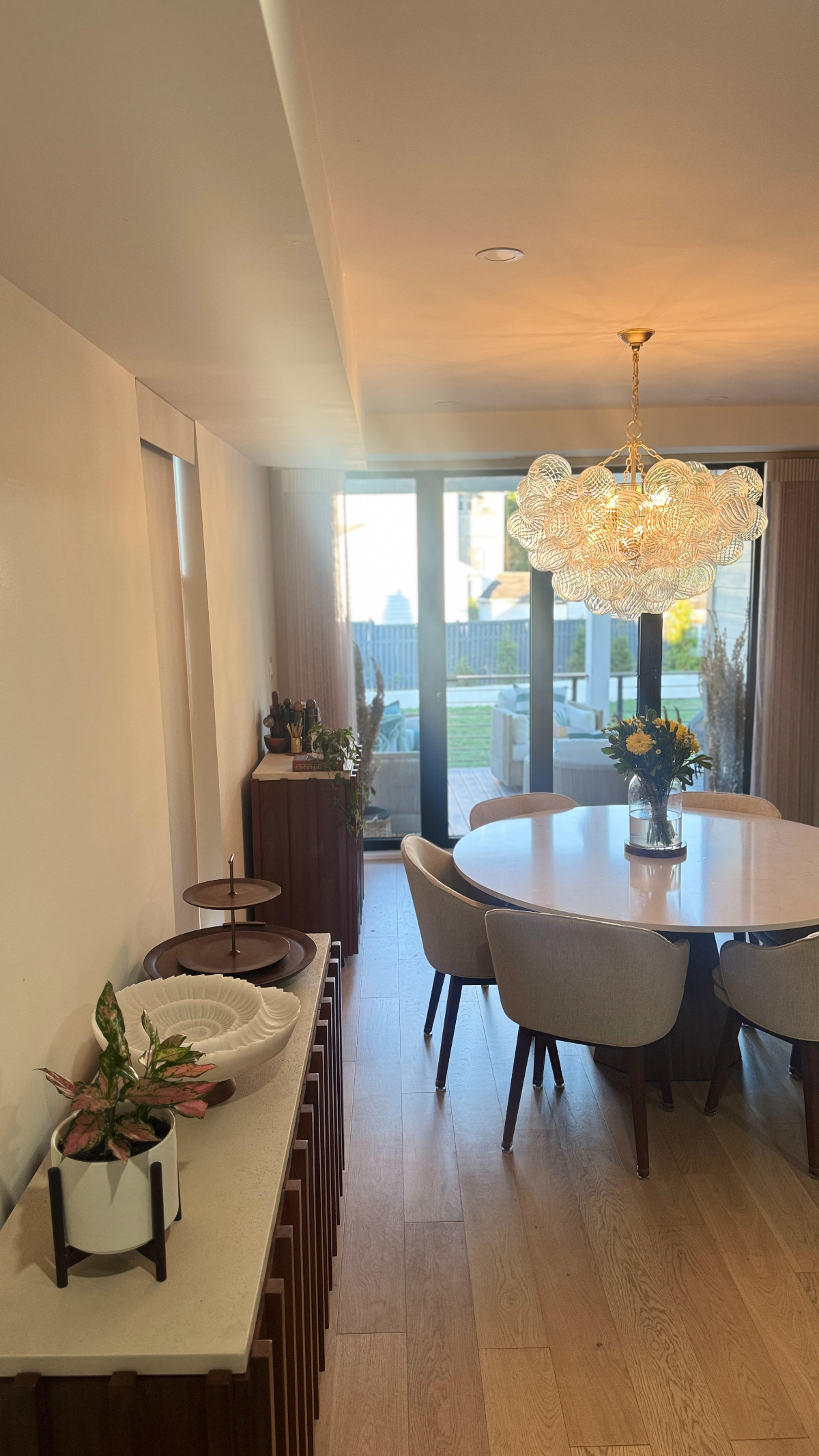 Coxy, Luxuriously Furnished Multi-Level Home with Outdoor Living, Smart Home Features & Driveway - Photo 6