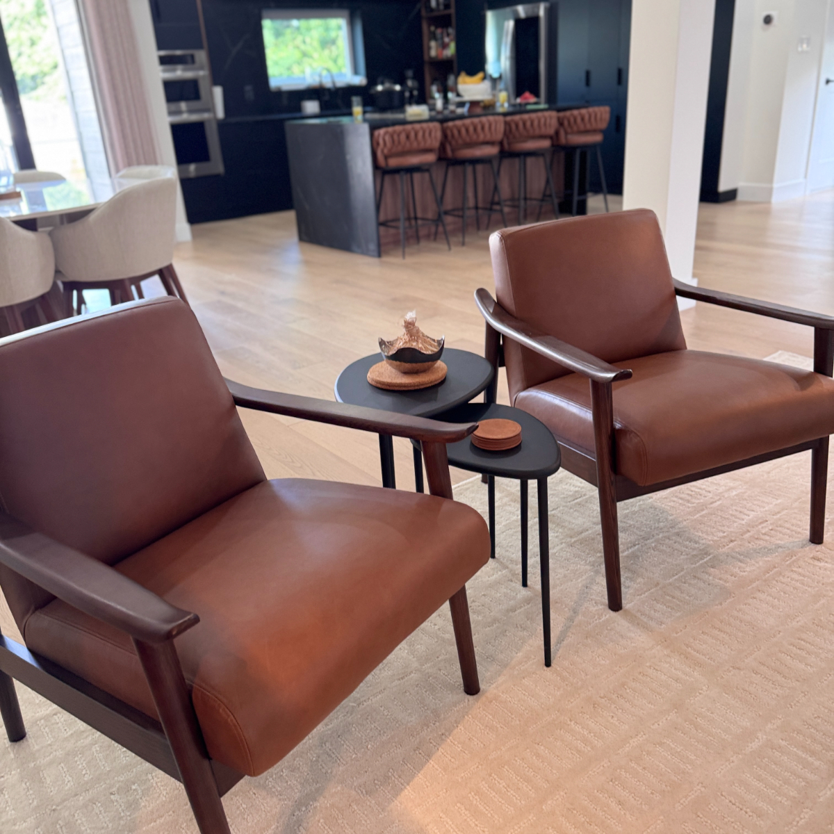 Coxy, Luxuriously Furnished Multi-Level Home with Outdoor Living, Smart Home Features & Driveway - Photo 4