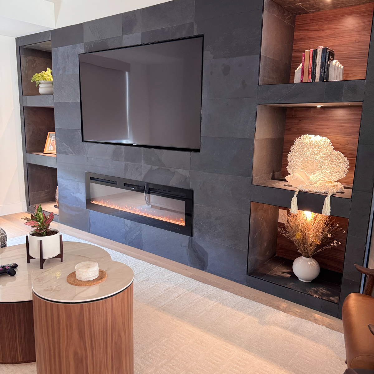 Coxy, Luxuriously Furnished Multi-Level Home with Outdoor Living, Smart Home Features & Driveway - Photo 2