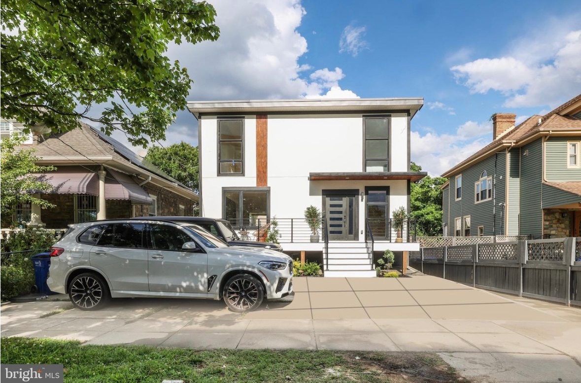 Coxy, Luxuriously Furnished Multi-Level Home with Outdoor Living, Smart Home Features & Driveway - Photo 1