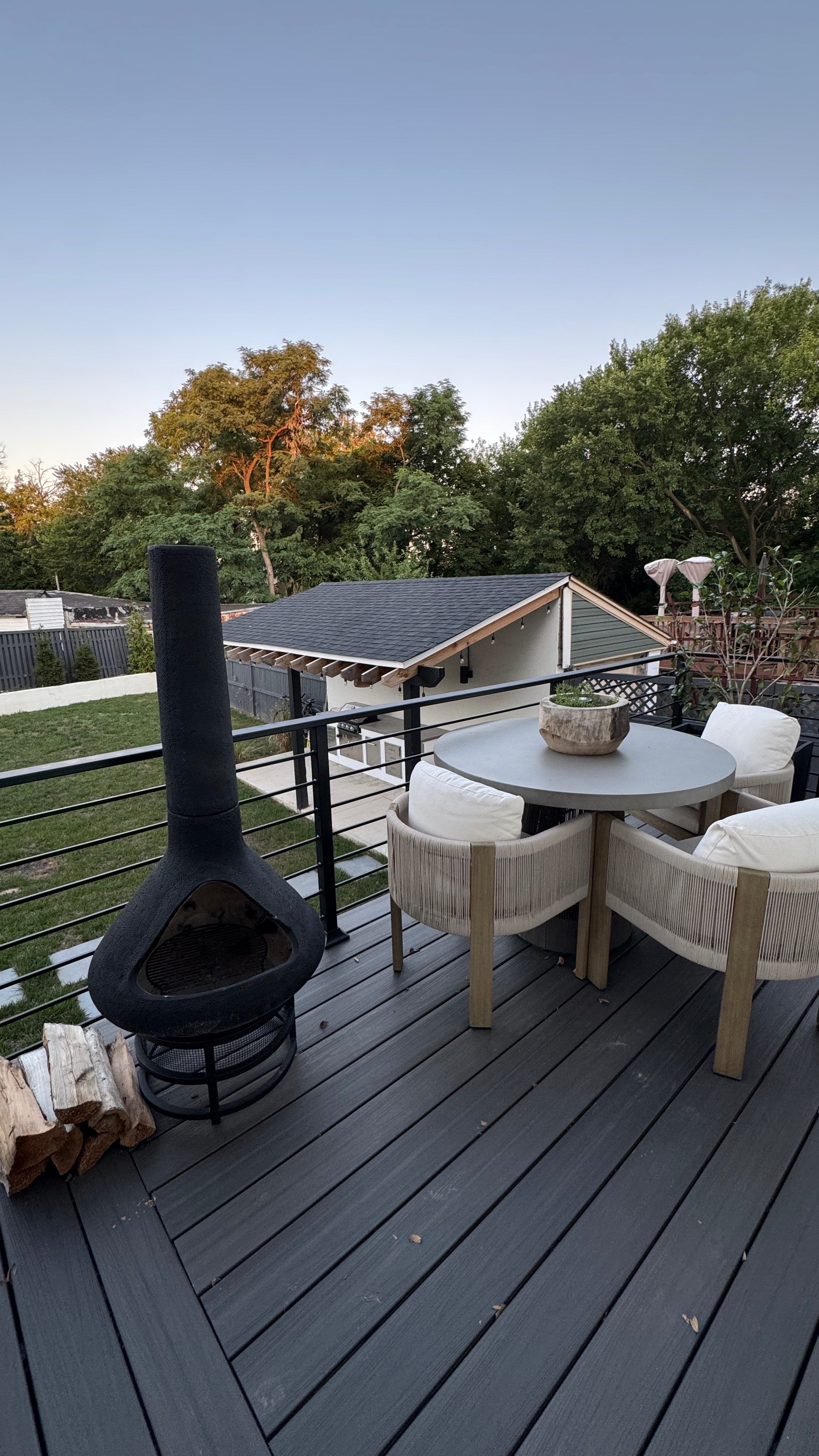 Coxy, Luxuriously Furnished Multi-Level Home with Outdoor Living, Smart Home Features & Driveway - Photo 6