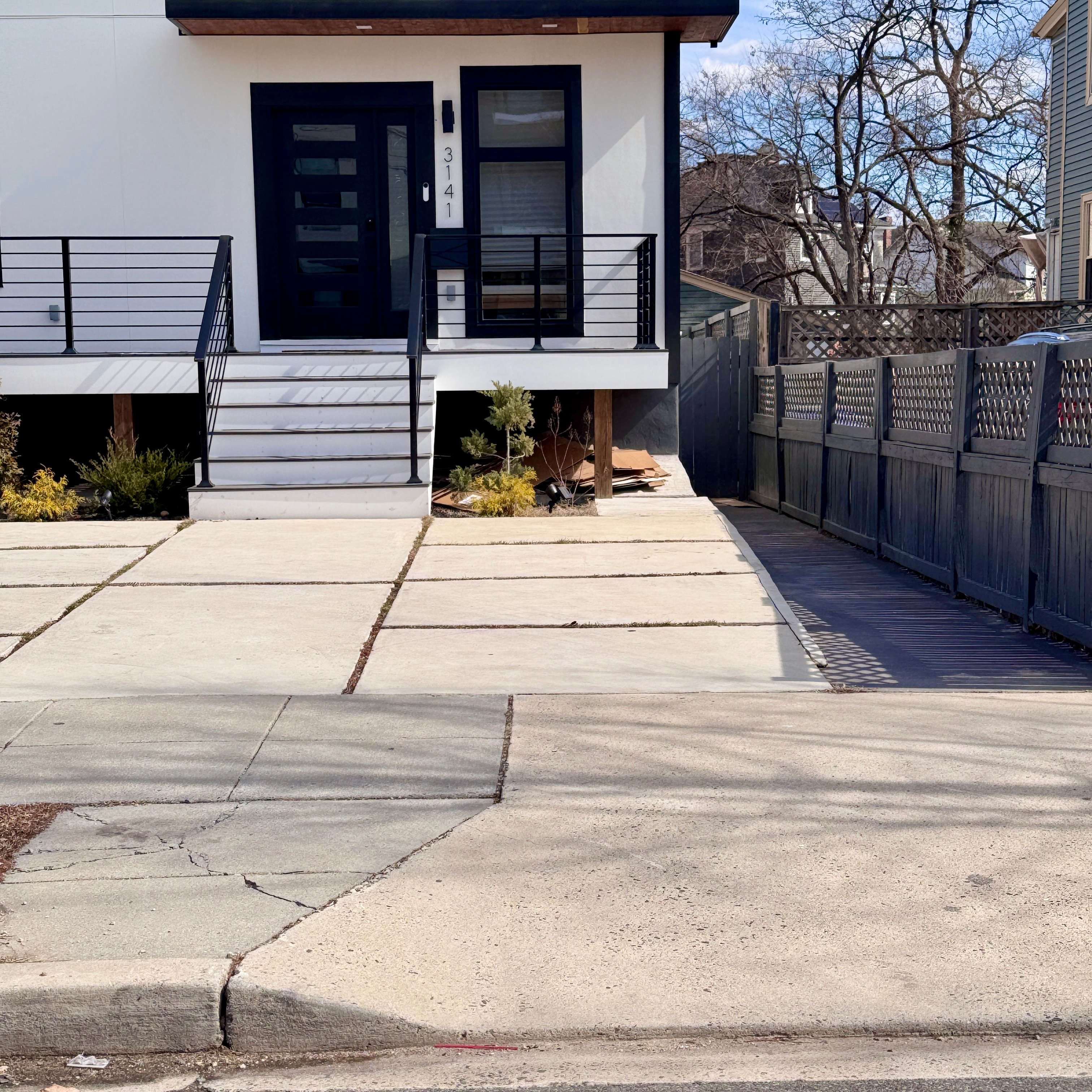 Coxy, Luxuriously Furnished Multi-Level Home with Outdoor Living, Smart Home Features & Driveway - Photo 3
