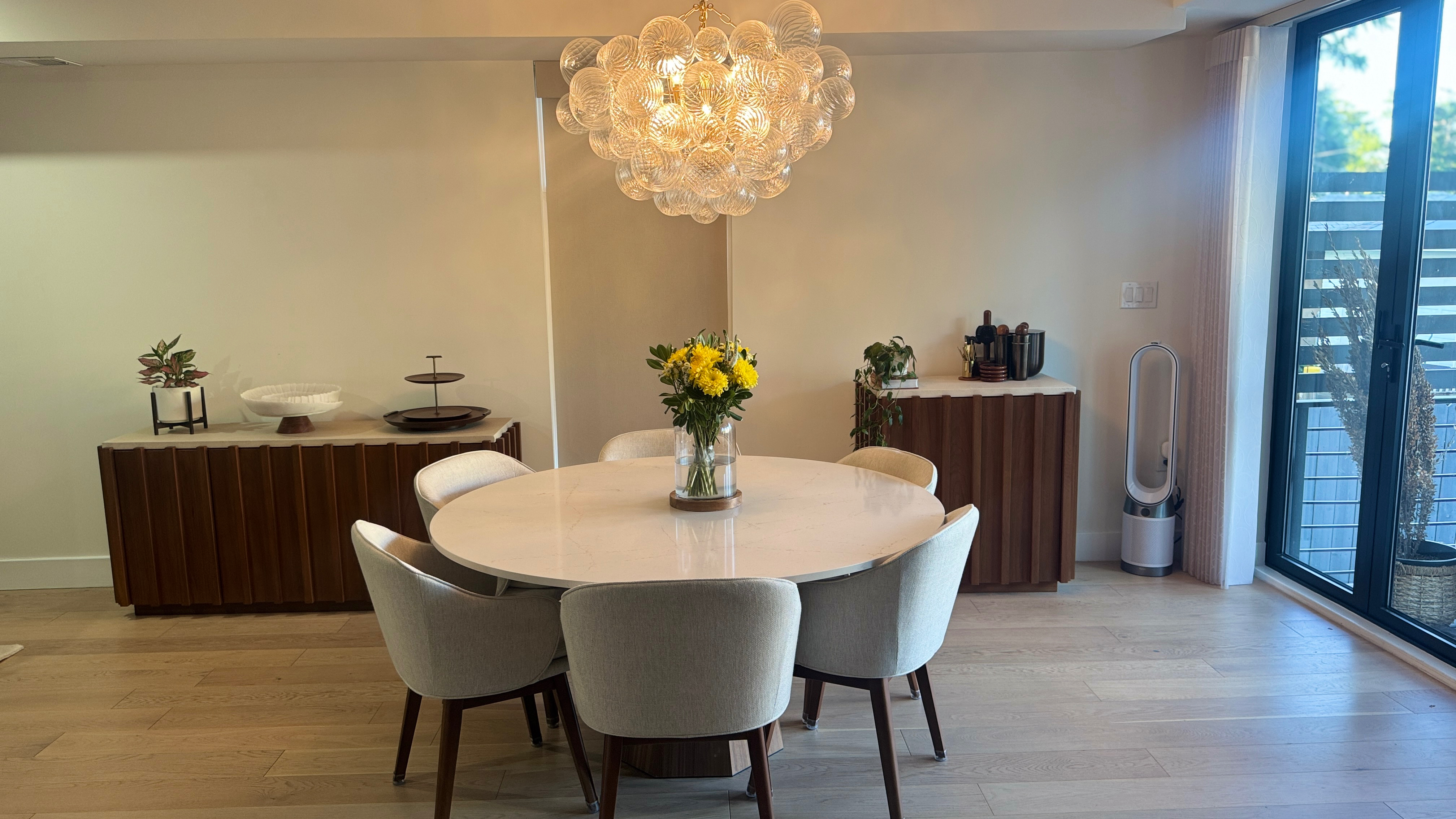 Coxy, Luxuriously Furnished Multi-Level Home with Outdoor Living, Smart Home Features & Driveway - Photo 8