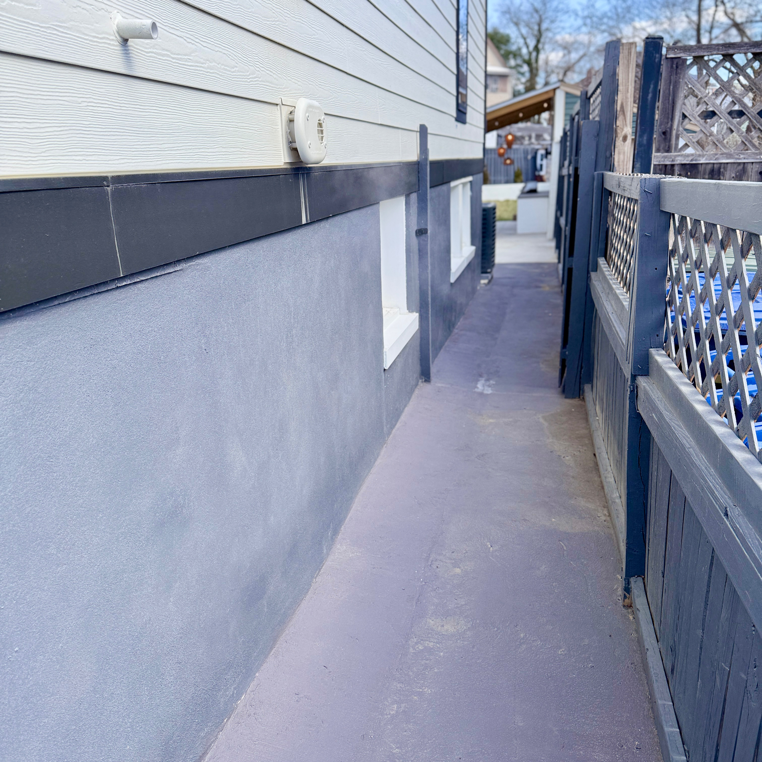 Coxy, Luxuriously Furnished Multi-Level Home with Outdoor Living, Smart Home Features & Driveway - Photo 4