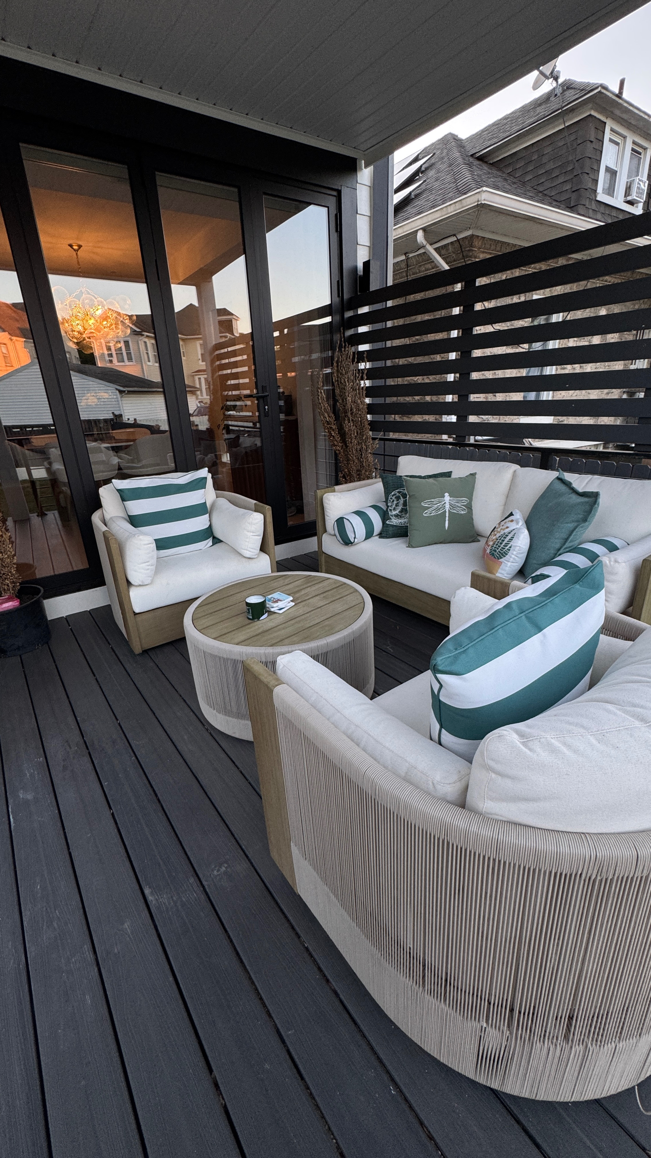 Coxy, Luxuriously Furnished Multi-Level Home with Outdoor Living, Smart Home Features & Driveway - Photo 5