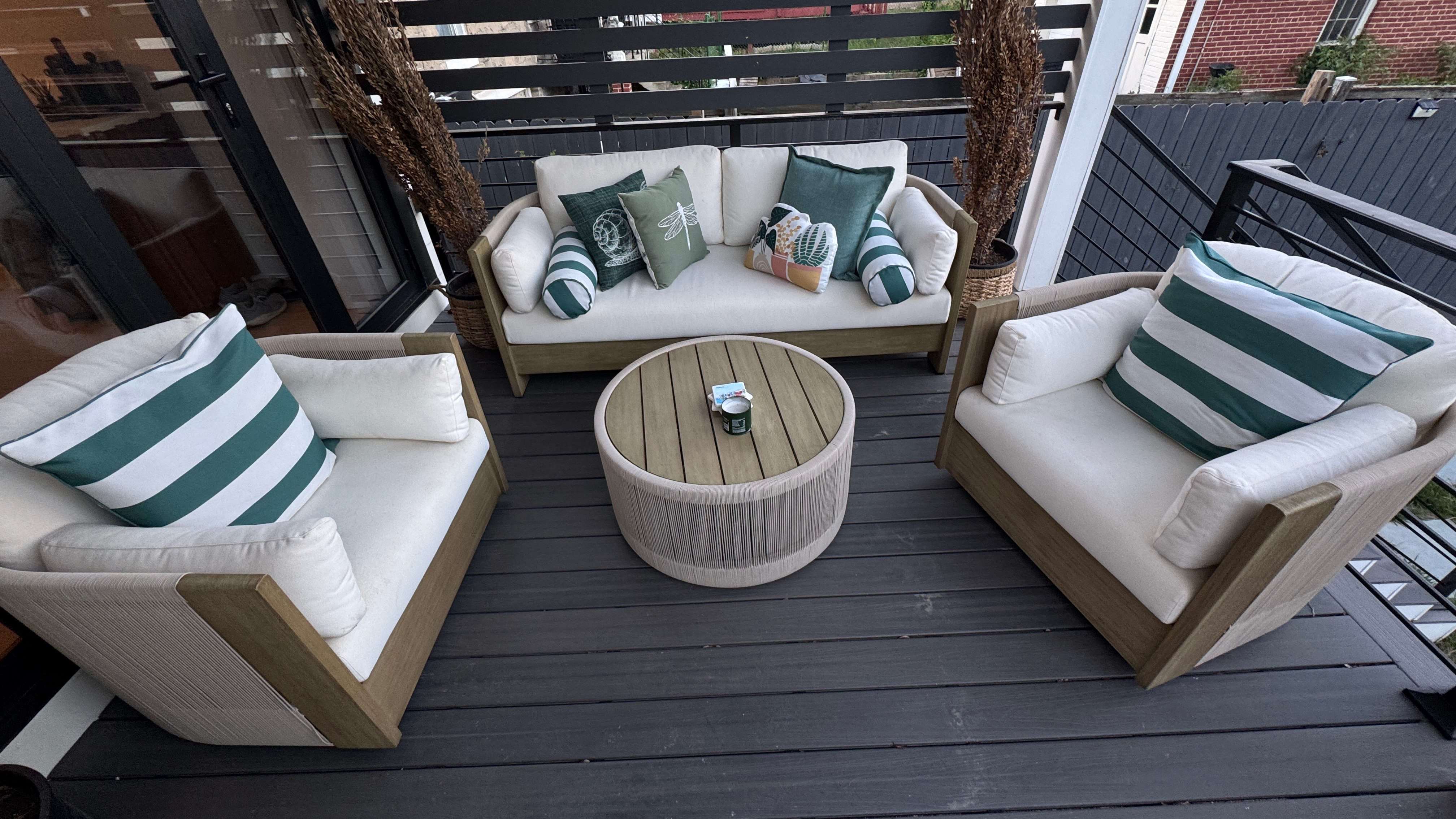 Coxy, Luxuriously Furnished Multi-Level Home with Outdoor Living, Smart Home Features & Driveway - Photo 7