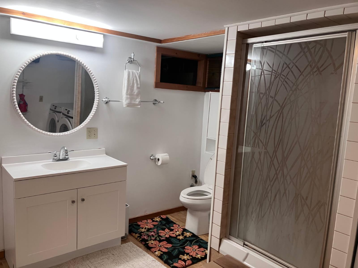 Large Private Apartment Near UVM Medical Center And Essex Experience - Photo 7