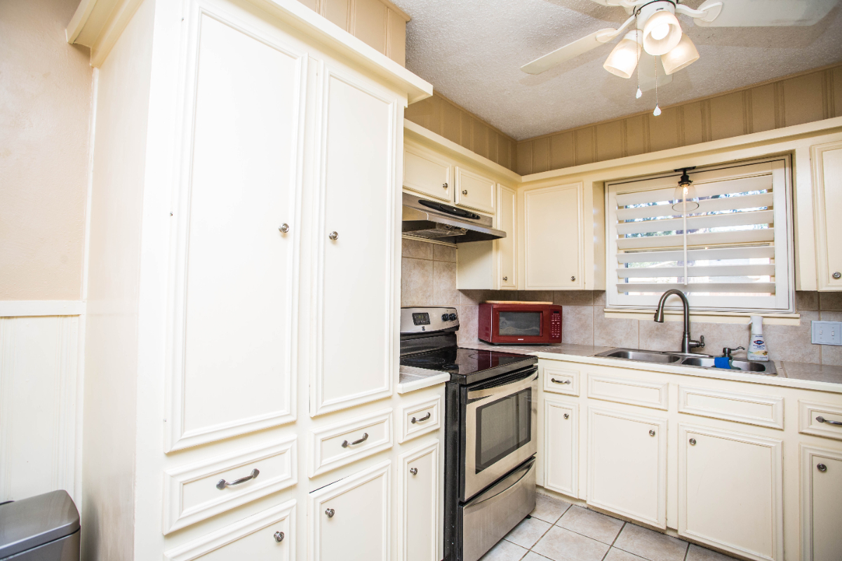 Furnished Central Lubbock--4 Bedroom, 2 Bath, 2 Car Garage Home - Photo 6