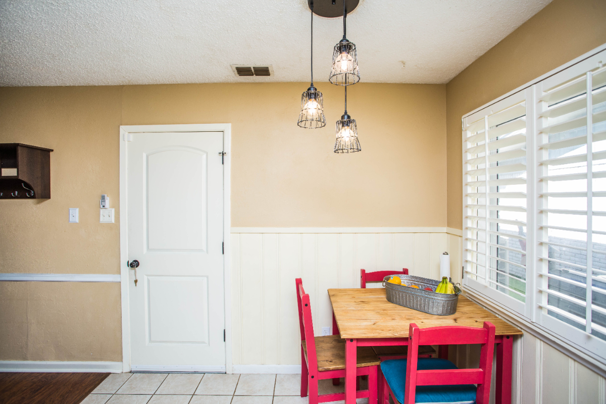 Furnished Central Lubbock--4 Bedroom, 2 Bath, 2 Car Garage Home - Photo 8