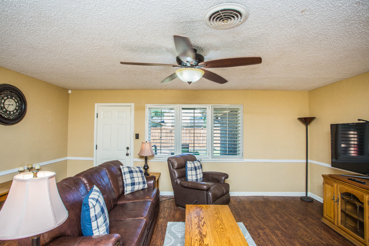 Furnished Central Lubbock--4 Bedroom, 2 Bath, 2 Car Garage Home - Photo 3