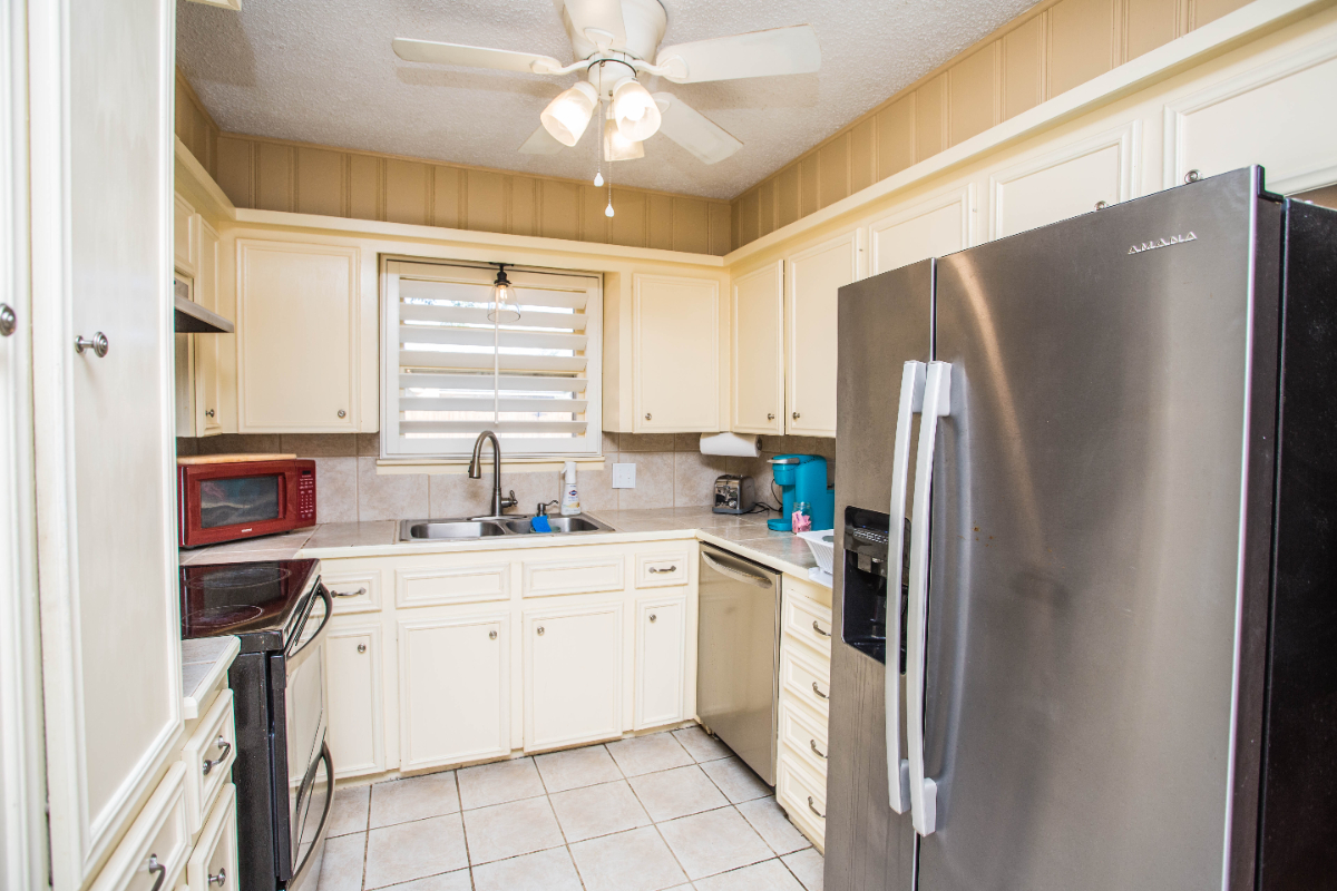 Furnished Central Lubbock--4 Bedroom, 2 Bath, 2 Car Garage Home - Photo 7
