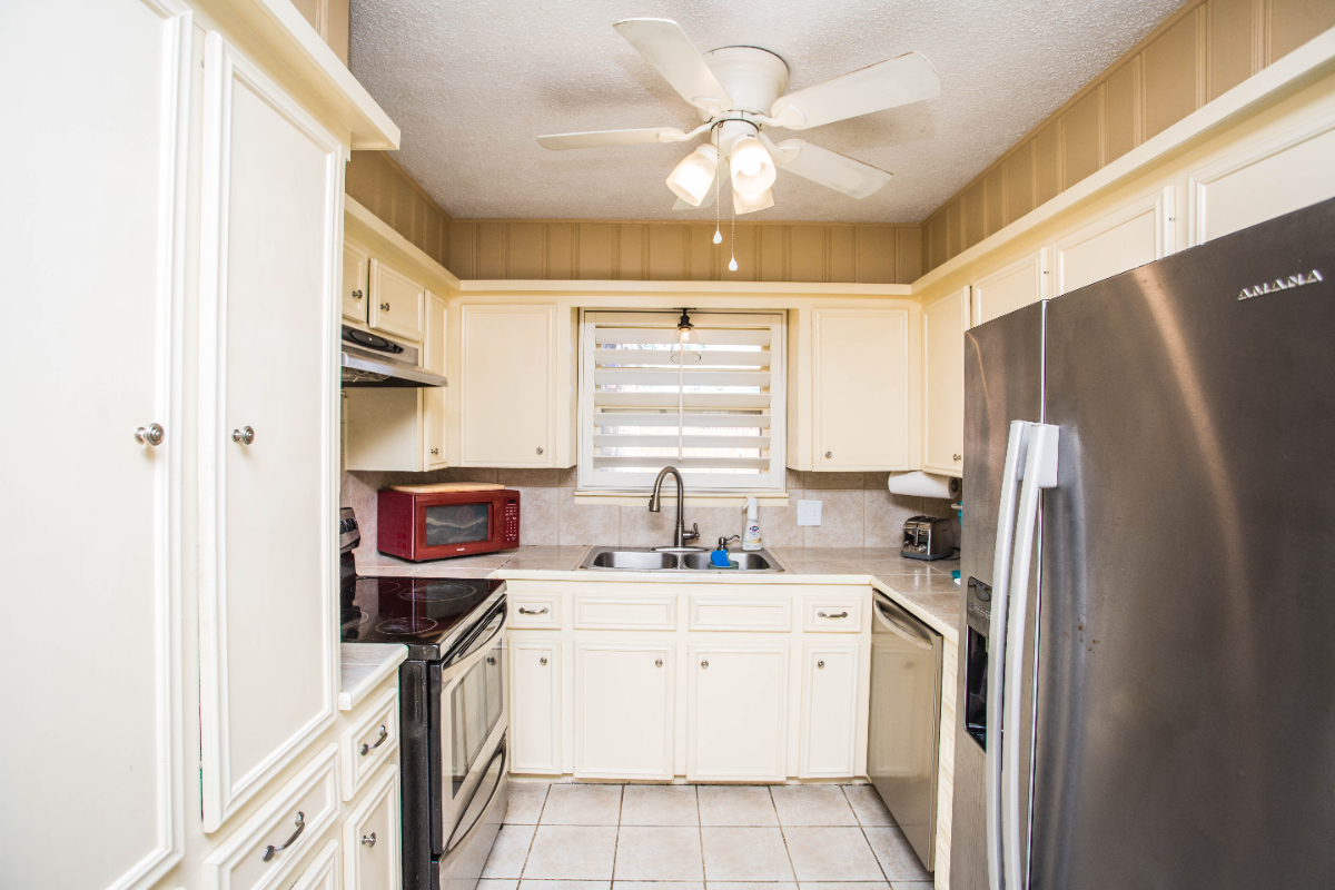 Furnished Central Lubbock--4 Bedroom, 2 Bath, 2 Car Garage Home - Photo 9