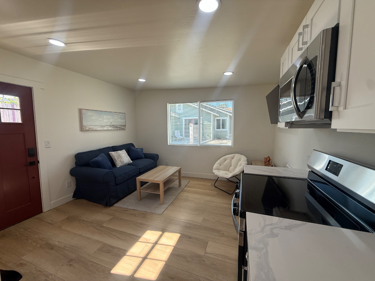 Brand New completely renovated, super cute 1 Bedroom 1 Bath ADU. - Photo 6
