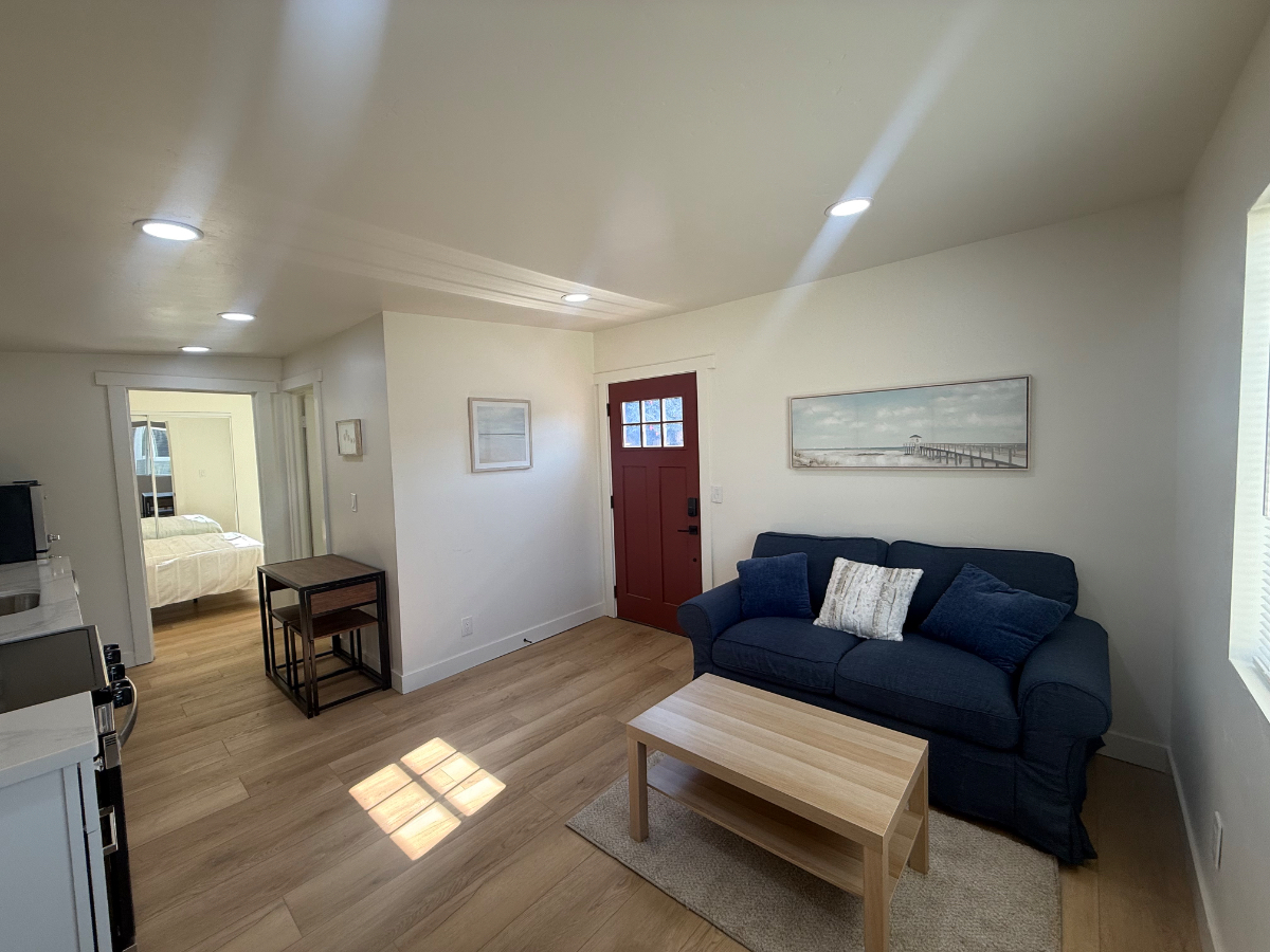 Brand New completely renovated, super cute 1 Bedroom 1 Bath ADU. - Photo 5