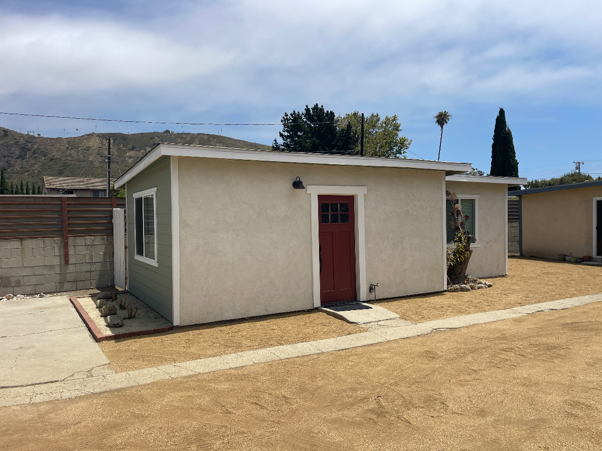 Brand New completely renovated, super cute 1 Bedroom 1 Bath ADU. - Photo 2