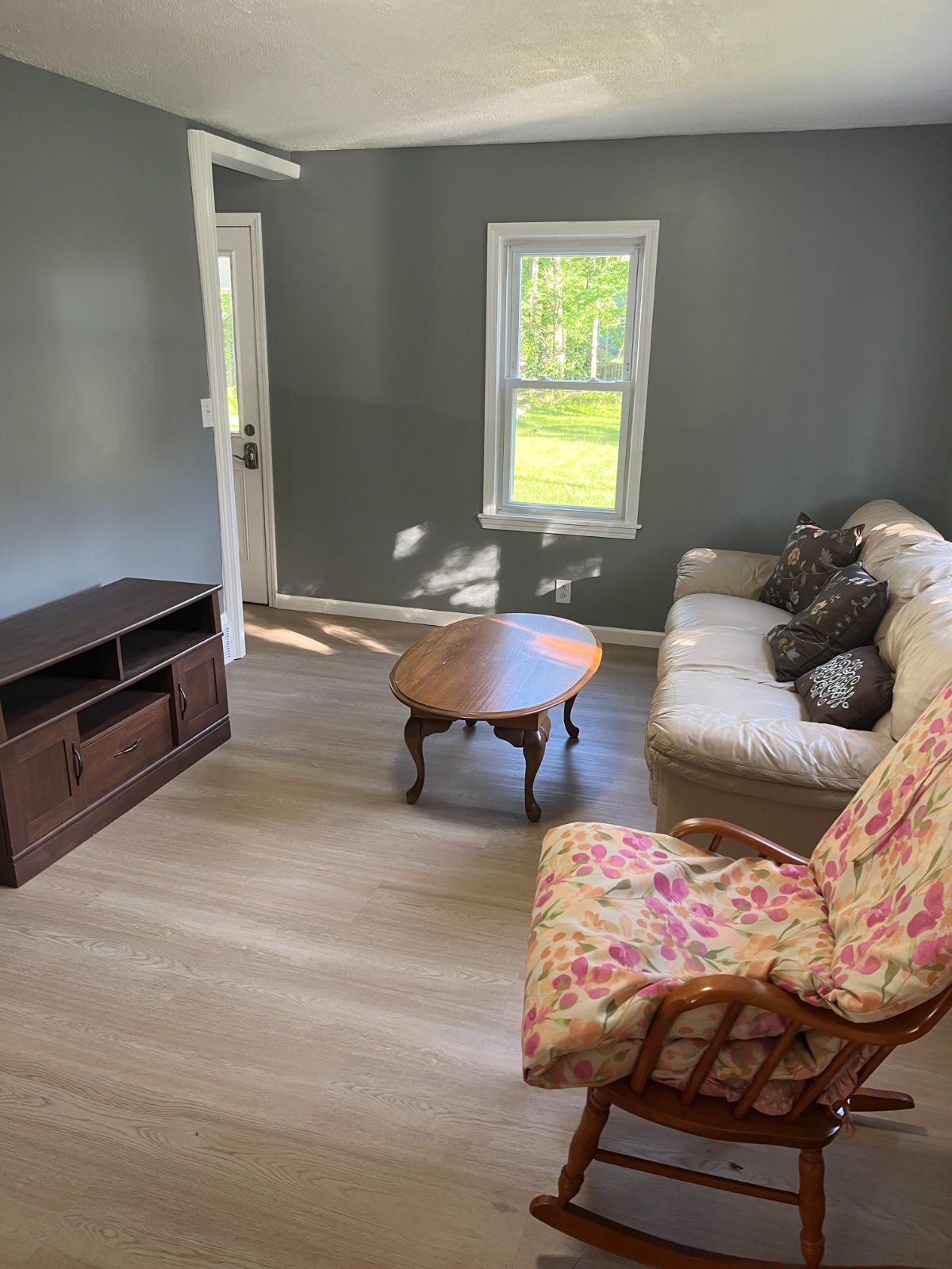 Newly remodeled 4 bedroom single family home - Photo 11