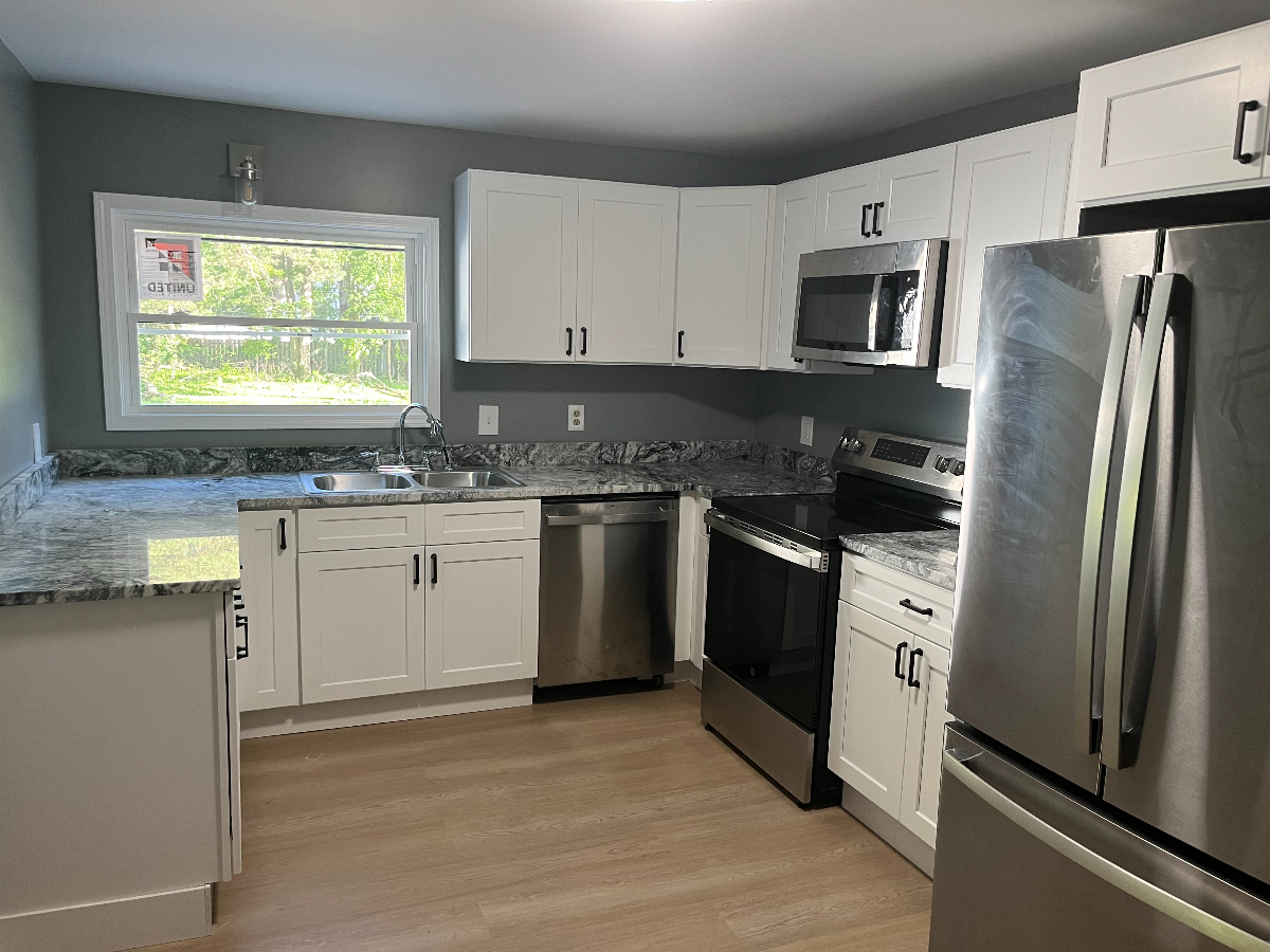 Newly remodeled 4 bedroom single family home - Photo 4