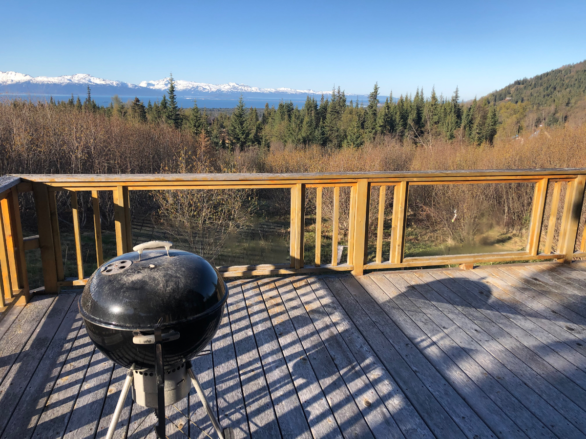 Large Beautiful Log Home 3 Br 2 Full baths Big deck. - Photo 2