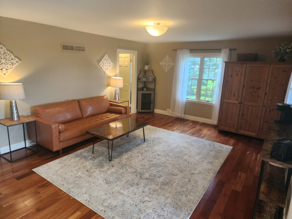 Private two bedroom apartment 1.5 miles UVM/Hospital, Spectacular views/location. - Photo 2